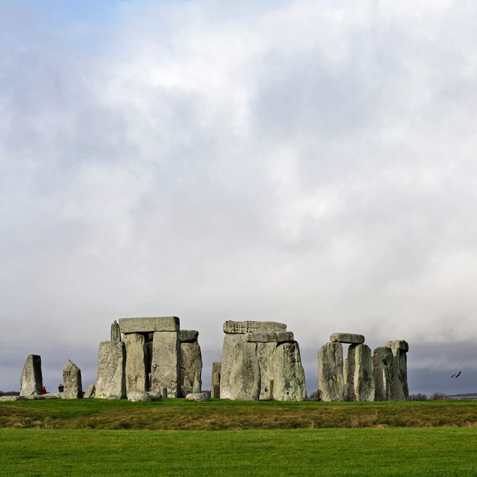 2015_05_31_Stonehenge_aurinko_sinista taivasta_korpit_WEB_MG_1104_PHA