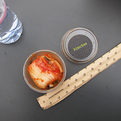 Olen koukussa tähän kirpeään korealaiseen hapankaaliin, kimchiin.