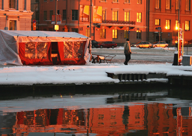 2015_11_27_BLOGI_Kauppatori kylpee talviauringossa_PHA