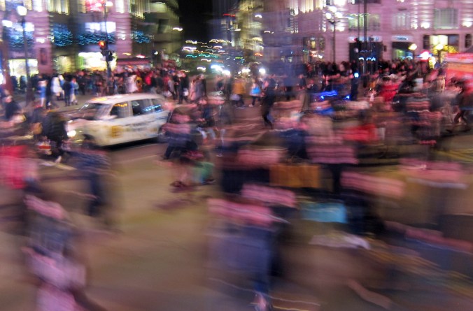 Jouluruuhkaa Piccadillyllä.