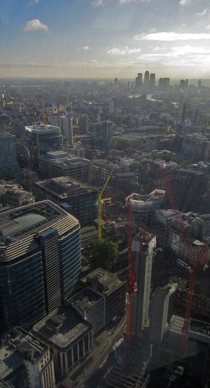 2016_01_31_Nakyma_Gherkinista_nosturit_PHA_IMG_2372